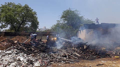 #Solapur : महापालिकेच्या स्क्रॅपला लागली आग