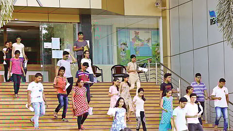 नीट परीक्षा सुरळीत पार; विद्यार्थ्यांनी सोडला सुटकेचा नि:श्वास