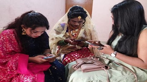 bride giving paper instead of wedding in yavatmal district marathi news