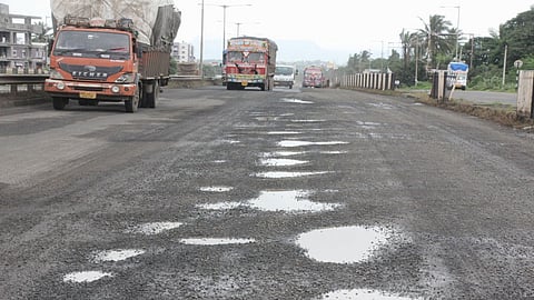 महामार्गावरुन प्रवास करताय, मग सावधान! पुढे धोका आहे..