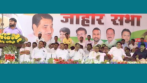 सभेत मार्गदर्शन करतांना कन्हैय्या कुमार.