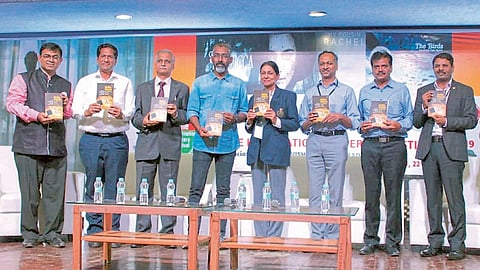 Nagraj-Manjule-with-Pune-Police