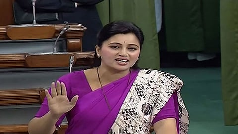 Take strict action against police officer in Bhuyar case seek Navneet Rana