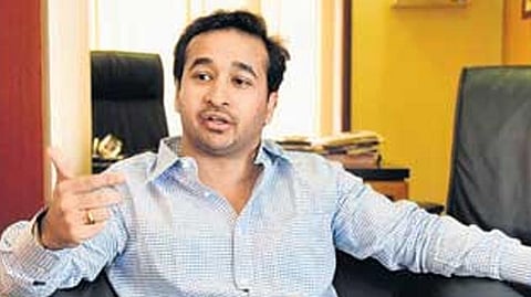 Nitesh rane on mohit kamboj car attacke by shivsena tweeted clip from movie satya