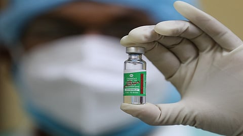 कोरोनाविरुद्ध लढ्यासाठी महापालिकेच्या तयारीबाबत ऑनलाईन सभेत प्रवीण दटके यांनी स्थगनद्वारे चर्चा केली. यावेळी अतिरिक्त आयुक्त शहरातील लसीकरण करणारे नागरिक, फ्रंटलाईन वर्कर, आरोग्य सेवक, ६० वर्षांवरील नागरिक, ४५ ते ६० वर्षांवरील नागरिकांची माहिती दिली.