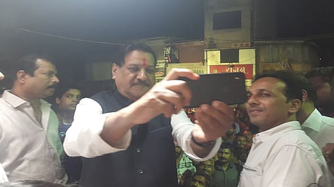 विसर्जनात नेत्यांनी सांधला गटबांधणीचा धागा