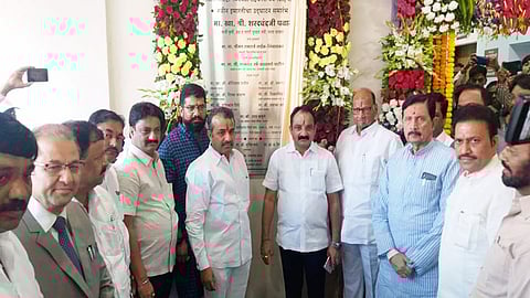 एकीला पुढे,दूसरीला मागे असे चालत नाही;पवारांची मिश्किल टिप्पणी