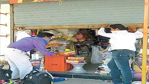 वडूजमध्ये बंद