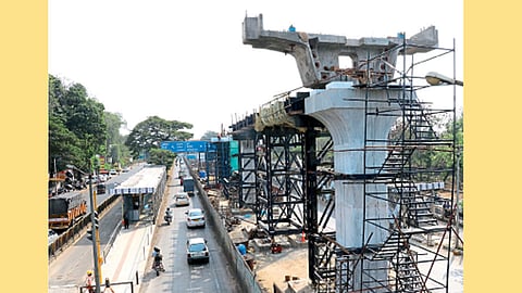 खराळवाडी, पिंपरी - पिंपरी ते रेंजहिल्स दरम्यान सेगमेंटचे सुरू असलेले काम.