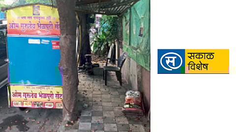 कुणाल आयकॉन रोडवरील पदपथावरील अतिक्रमण