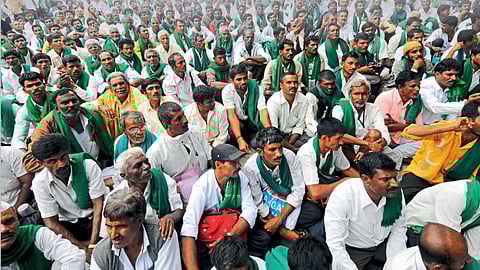 Article in Saptaranga by Prakash Pawar on Farmers Agitation