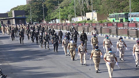 Pune police did route march with 200 officers and police deputy commissioner in Katraj