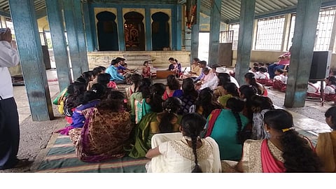 ...अन् तरुणाई झाली भक्तिगीतांनी मंत्रमुग्ध