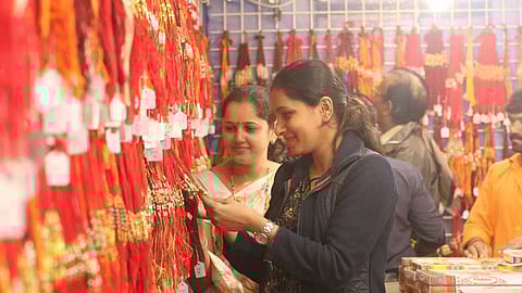 akola Sisters hilarity due to lockdown, lockout a day before Rakshabandhan