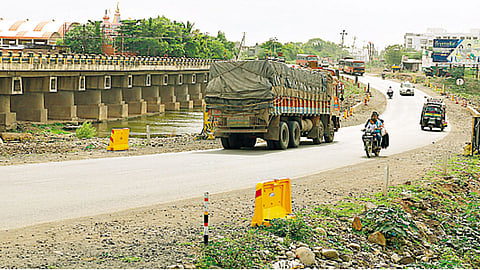 औरंगाबाद : कन्नड घाट जड वाहतुकीसाठी बंद