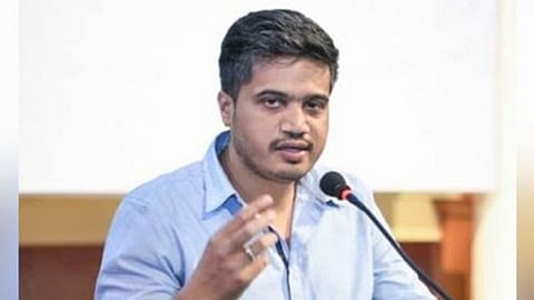 Vidhan Sabha 2019 : पवारसाहेब अजितदादांच्या वडिलांसारखे : रोहित पवार