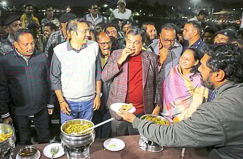 Nitin Gadkari inaugurates a food galli in Nagpur