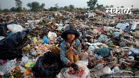 children among garbage sellers