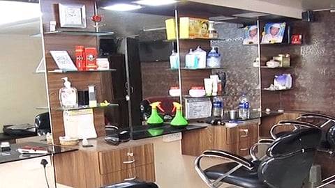 सलून दुकाने सुरु करण्याची परवानगी द्या; अन्यथा...