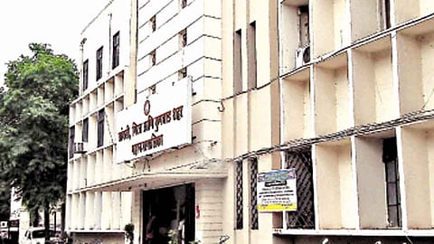 धार्मिक दुकानदारीला नागरिकांचे भूखंड का?