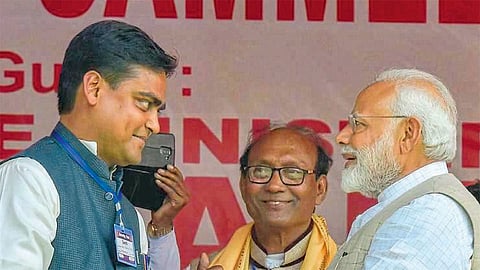 शंतनू ठाकूर-नरेंद्र मोदी.