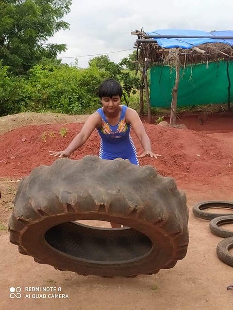 MLA Rohit Pawar help to Sonali Mandlik from Kaparewadi