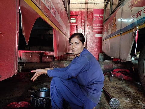 Womens work with men in Solapur ST Agar