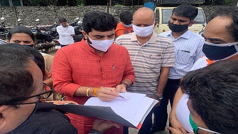 The issue of pending road has been resolved due to occupation of land said pune Mayor Mohol