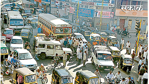 पुण्यातील वाहतूक कोंडी अशा पद्धतीने नित्याचीच झाली आहे. (संग्रहित छायाचित्र)