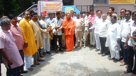 गायीचे संगोपन म्हणजे 33 कोटी देवांची पूजा : विजयकुमार देशमुख