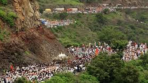 आठवे सोहळ्याचा थाट, आनंदे पार करी दिवे घाट