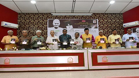 जीवनाचे रणांगण तुडवीत आलेली बाबा आमटे यांची कविता श्रममूल्यांचा उदघोष करते - प्रा. जयदेव डोळे