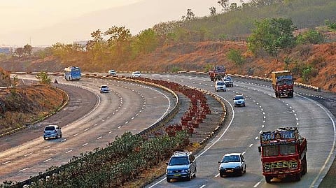 एक्स्प्रेस-वेवरील टोलवसुलीला उच्च न्यायालयात आव्हान
