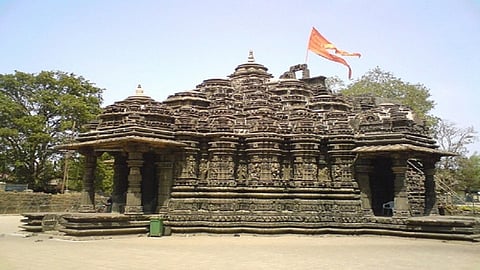 तिरुपती मंदिर खुले, मग राज्यातील प्रार्थनास्थळे का नाही? उच्च न्यायालयात याचिक दाखल