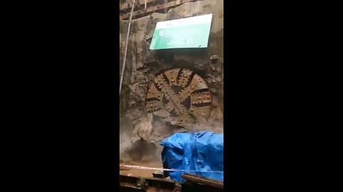 VIDEO! मिठी नदी खालील मेट्रो 3 प्रकल्पाचे भुयारीकरणाचे काम पूर्ण; 'गोदावरी 4' टनेल बोरिंग मशीनची कमाल