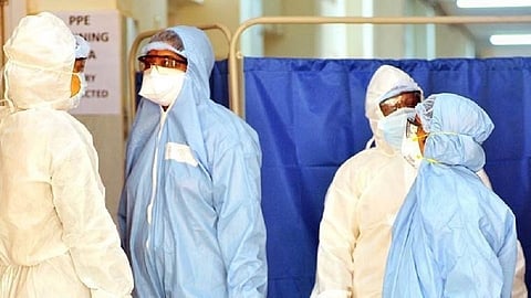 नवख्या डॉक्टरांना गलेलठ्ठ पगार! रुग्णालयात वर्षानुवर्षे काम करणाऱ्या डॉ़क्टरांकडे मात्र दुर्लक्ष