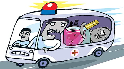 धक्कादायक! व्हॅनचे रुग्णवाहिकेत रुपांतर करुन अवैध मद्य वाहतूकीचा प्रयत्न!