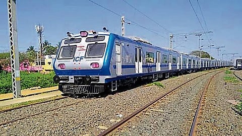 दोन वर्षात 40 कोटी, पश्चिम रेल्वेची एसी लोकल सुसाट