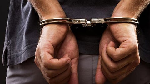 डॉक्टरांने आरोपीला कोरोनाचा संशयीत असल्याचे घोषित केले अन्....