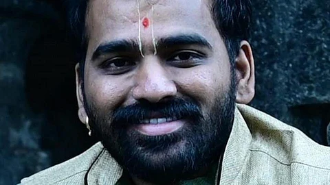कोरोनासोबत जगायला शिका म्हणणारे वारक-यांच्या प्रश्नावर मूग गिळून गप्प : अक्षयमहाराज भोसले