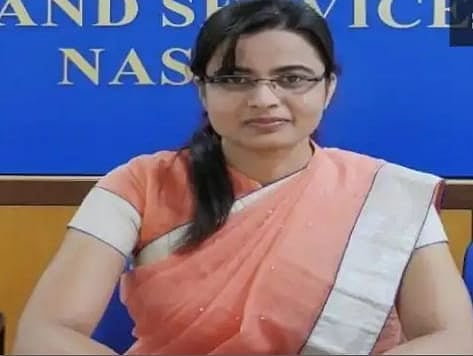 Success story: संयम, चिकाटी, परिश्रमातून मानसी पाटील बनल्या जिल्हाधिकारी