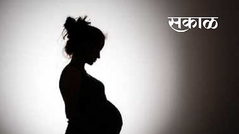 Dhule Crime News : इच्छेविरुद्ध गर्भपात करताना युवतीचा मृत्यू; डॉक्टरसह दोघांविरोधात गुन्हा दाखल