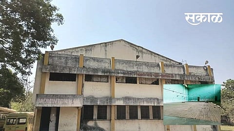 भोसरीतील बॅडमिंटन हॉलची दुरवस्था; वूडन कोर्ट खराब झाल्याने खेळताना दुखापती