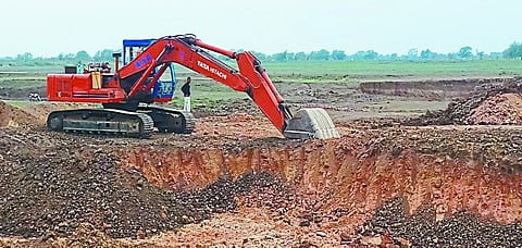 Hundreds of murum stone excavated in 'Sonhira' valley; millions of rupees in revenue lost