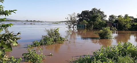Many villages under water due to flooding of Wainganga river