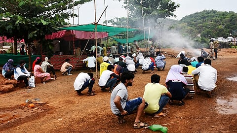 hoeny bee attack on worker in kharepathan