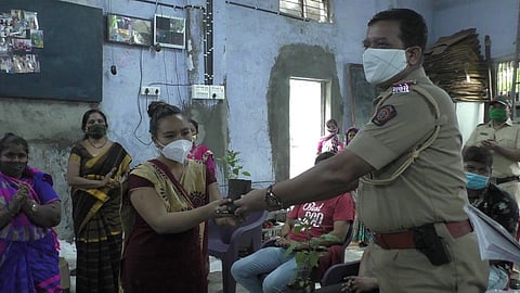 देहविक्री सोडून 'त्यांना' मिळाली स्वावलंबनाची शिकवण; सुरु केला नवा व्यवसाय...