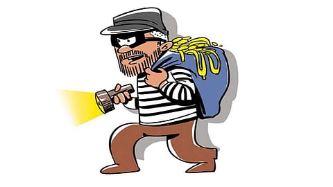 robbery in rajapur ratnagiri gold jewellery theft form closed home rupees 4 lakh
