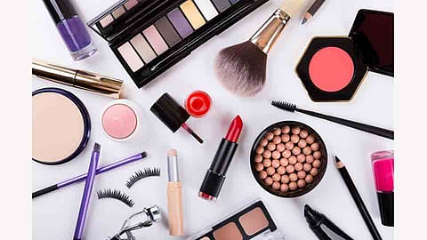 Selfie Fad And Cosmetics Trend