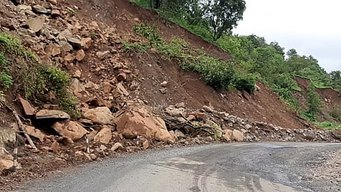 कशेडी घाटातील या धाेक्यामुळे मुंबई-गोवा महामार्ग धोकादायक; प्रवाशांच्या जीवाशी खेळ